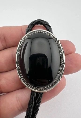 VINTAGE NAVAJO STERLING SILVER BLACK ONYX STAMPED OVAL TWIST BOLO TIE 1 7/8": VINTAGE NAVAJO STERLING SILVER BLACK ONYX STAMPED OVAL TWIST BOLO TIE 1 7/8" Vintage Navajo Sterling Silver Black Onyx Stamped Oval Twist Bolo Tie 1 7/8" Size: 1 7/8" Tall & 1 1/2" Wide Weight is 34.2