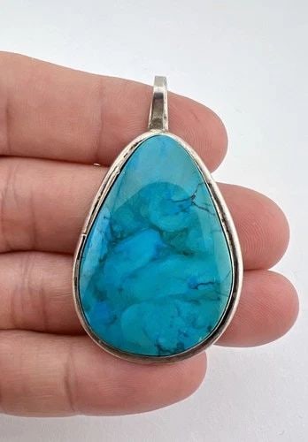 VINTAGE FOSTER YAZZIE NAVAJO STERLING SILVER TURQUOISE TEARDROP PENDANT 2 1/8": Vintage Foster Yazzie Navajo Sterling Silver Turquoise Teardrop Pendant 2 1/8" Size: 2 1/8" Tall With Bail & 1 1/4" Wide Metal: Sterling Silver Weight is 12.6 Grams on my scale Amazing Natural Turquoi