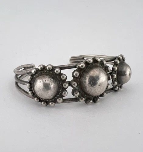 EARLY OLD 1940'S NAVAJO FRED HARVEY ERA STERLING SILVER BALL CUFF BRACELET: EARLY OLD 1940'S NAVAJO FRED HARVEY ERA STERLING SILVER BALL CUFF BRACELET Early Old 1940's Navajo Fred Harvey Era Sterling Silver Ball Cuff Bracelet Cuff is Just Over 5 1/4" tip to Tip and has an 1 1