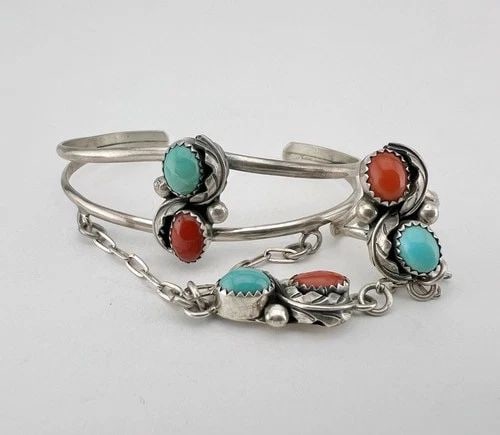VTG NAVAJO STERLING SILVER TURQUOISE & CORAL SLAVE CUFF BRACELET & RING 18.9G: VTG NAVAJO STERLING SILVER TURQUOISE & CORAL SLAVE CUFF BRACELET & RING 18.9G Vtg Navajo Sterling Silver Turquoise & Coral Slave Cuff Bracelet & Ring 18.9g Cuff is 5 1/4" tip to Tip and has an Around 