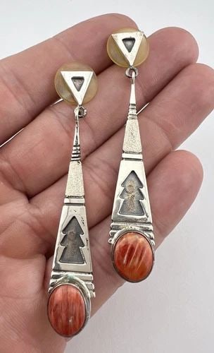 PRARIE FIRE NAVAJO STERLING SILVER SPINY OYSTER GEOMETRIC DANGLE EARRINGS 2 7/8": PRARIE FIRE NAVAJO STERLING SILVER SPINY OYSTER GEOMETRIC DANGLE EARRINGS 2 7/8" Vtg Prarie Fire Navajo Sterling Silver Spiny Oyster Geometric Dangle Earrings 2 7/8" Size: 2 7/8" Tall With Dangle 1/2"