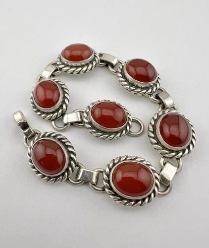 VTG NAVAJO STERLING SILVER CARNELIAN OVAL TWIST ROPE CONCHO LINK BRACELET 37.5G: VTG NAVAJO STERLING SILVER CARNELIAN OVAL TWIST ROPE CONCHO LINK BRACELET 37.5G Vtg Navajo Sterling Silver Carnelian Oval Twist Rope Concho Link Bracelet 37.5g Size: 7 7/8" Long Tip To Tip Bracelet Is