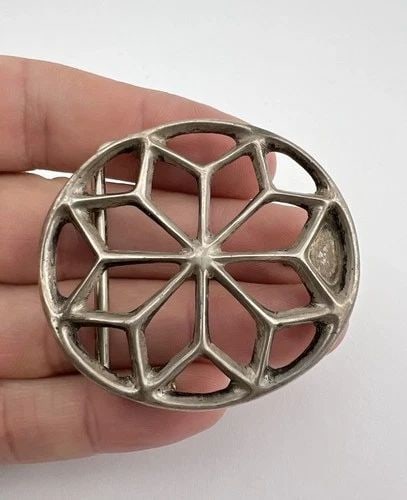 VTG NAVAJO SANDCAST STERLING SILVER STAR DESIGN WOMEN'S BELT BUCKLE 2 1/8"-24.5G: VTG NAVAJO SANDCAST STERLING SILVER STAR DESIGN WOMEN'S BELT BUCKLE 2 1/8"-24.5G Vtg Navajo Sandcast Sterling Silver Star Design Women's Belt Buckle 2 1/8"-24.5g Size: 2 1/8" Wide By 1 7/8" Tall In Th