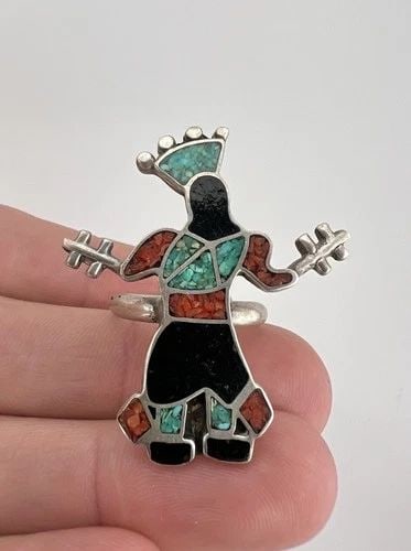 VTG ZUNI STERLING SILVER CRUSHED CHIP INLAY APACHE CROWN DANCER KACHINA RING (1 of 2)