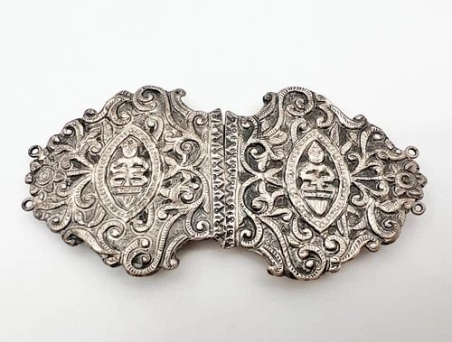 ANTIQUE VINTAGE DECO STERLING 925 SILVER SIAM THAI NURSES CAPE BELT BUCKLE 42.8G: ANTIQUE VINTAGE DECO STERLING 925 SILVER SIAM THAI NURSES CAPE BELT BUCKLE 42.8G Antique Vintage Deco Sterling 925 Silver Siam Thai Nurses Cape Belt Buckle 42.8g Size: 4 1/4" Wide By 2 1/4" Tall Metal