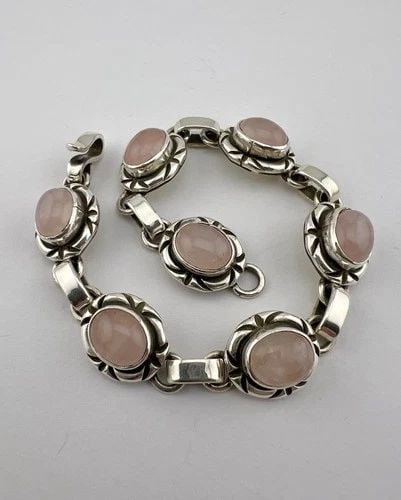 VINTAGE NAVAJO STERLING SILVER PINK ROSE QUARTZ OVAL ROPE LINK BRACELET 31G: Vintage Navajo Sterling Silver Pink Rose Quartz Oval Rope Link Bracelet 31g Size: Around 7 7/8" Long Tip To Tip Bracelet Is 1/2" Wide Metal: Sterling Silver Weight is 31.0 Grams on my scale In Great C