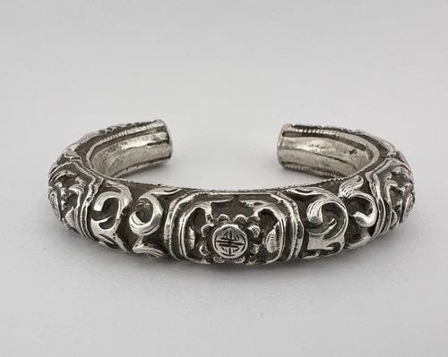 ANTIQUE OLD CHINESE EXPORT SILVER FLORAL ENGRAVED BANGLE BRACELET 36.5G (1 of 2)