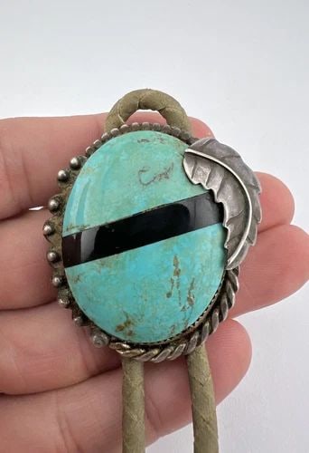 VINTAGE NAVAJO STERLING SILVER TURQUOISE & JET INLAY STAMPED BOLO TIE 41.1G: VINTAGE NAVAJO STERLING SILVER TURQUOISE & JET INLAY STAMPED BOLO TIE 41.1G Vintage Navajo Sterling Silver Turquoise & Jet Inlay Stamped Bolo Tie 41.1g Size: 1 3/4" Tall by 1 5/8" Wide Weight is 41.1 