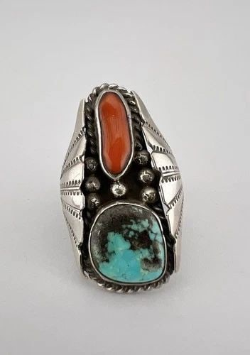 HUGE VTG NAVAJO STERLING SILVER KINGMAN TURQUOISE & CORAL STAMPED MEN'S RING: HUGE VTG NAVAJO STERLING SILVER KINGMAN TURQUOISE & CORAL STAMPED MEN'S RING HUGE Vtg Navajo Sterling Silver Kingman Turquoise & Coral Stamped Men's Ring Ring Size: 11 - Can Be Re Sized Weight is 9.8 