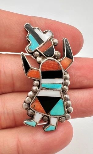 ZUNI RAINBOW MAN KACHINA STERLING SILVER MULTI COLOR INLAY STONE PIN BROOCH: ZUNI RAINBOW MAN KACHINA STERLING SILVER MULTI COLOR INLAY STONE PIN BROOCH ZUNI RAINBOW MAN KACHINA STERLING SILVER MULTI COLOR INLAY STONE PIN BROOCH Size: 1 7/8" Tall by About 1" Wide Metal: Sterli