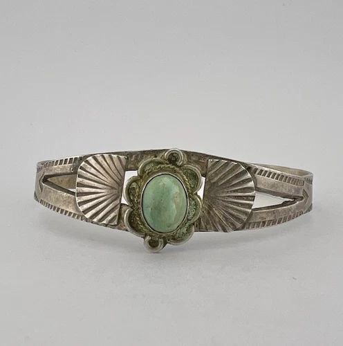 EARLY VTG FRED HARVEY NAVAJO STERLING SILVER TURQUOISE STAMPED CUFF BRACELET: EARLY VTG FRED HARVEY NAVAJO STERLING SILVER TURQUOISE STAMPED CUFF BRACELET Early Vtg Fred Harvey Navajo Sterling Silver Turquoise Stamped Cuff Bracelet Cuff is 5 5/8" tip to Tip and has a 1 1/4" Adj