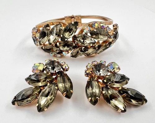 VTG JULIANA D&E SMOKEY & AURORA BOREALIS RHINESTONE CLIP EARRING & BRACELET SET (1 of 2)