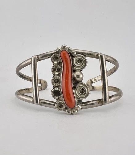 VINTAGE NAVAJO STERLING SILVER MEDITERRANEAN BRANCH CORAL CUFF BRACELET (1 of 2)
