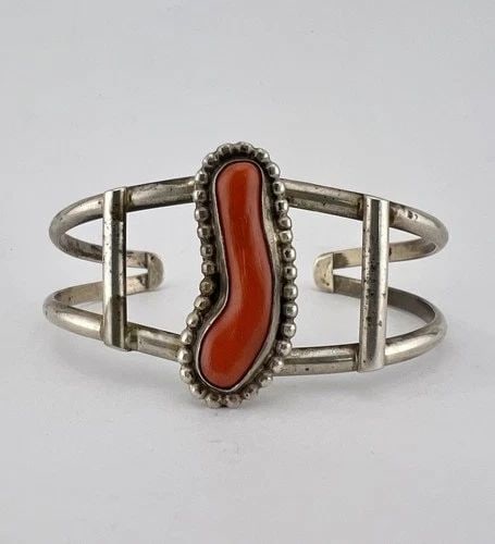 VINTAGE NAVAJO STERLING SILVER MEDITERRANEAN BRANCH CORAL CUFF BRACELET (1 of 2)