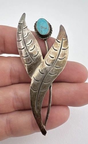 OLD PAWN NAVAJO STERLING SILVER STAMPED FLOWER FLORAL PIN BROOCH 3": OLD PAWN NAVAJO STERLING SILVER STAMPED FLOWER FLORAL PIN BROOCH 3" Old Pawn Navajo Sterling Silver Stamped Flower Floral Pin Brooch 3" Size: 3" Tall & Around 1 3/8" Wide Metal: Sterling Silver Weight