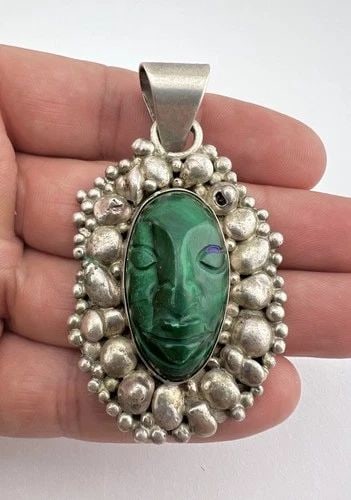 HUGE VTG MEXICO GREEN MALACHITE AZTEC MAYAN GOD WARRIOR FACE 3D PENDANT 50.6G (1 of 2)