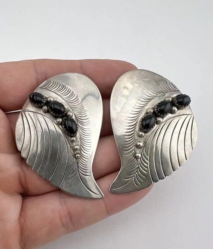 HUGE VTG NAVAJO STERLING SILVER BLACK ONYX STAMPED FEATHER POST EARRINGS 2 1/8": HUGE Vtg Navajo Sterling Silver Black Onyx Stamped Feather Post Earrings 2 1/8" Size: 2 1/8" Tall & 1 3/4" Wide Weight is 17.9 Grams on my scale Test Positive For Sterling Silver Post Style Earrings &