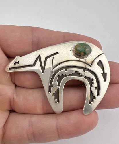 VTG NAVAJO STERLING SILVER ROYSTON TURQUOISE OVERLAY BEAR BROOCH PIN 2.5"-20G: VTG NAVAJO STERLING SILVER ROYSTON TURQUOISE OVERLAY BEAR BROOCH PIN 2.5"-20G Vtg Navajo Sterling Silver Royston Turquoise Overlay Bear Brooch Pin 2.5"-20g Size: 1 3/4" Tall by 2 1/2" Wide Metal: Ster