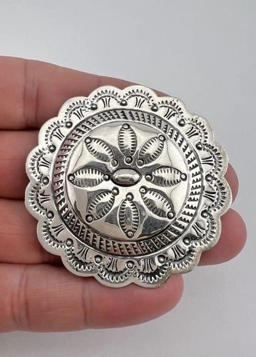SUZIE JAMES NAVAJO STERLING SILVER DEEP STAMPED ROUND CONCHO PIN BROOCH 2 1/8": SUZIE JAMES NAVAJO STERLING SILVER DEEP STAMPED ROUND CONCHO PIN BROOCH 2 1/8" Vintage Suzie James Navajo Sterling Silver Deep Stamped Round Concho Pin Brooch 2 1/8" Size: 2 1/8" Tall & Wide Metal: St