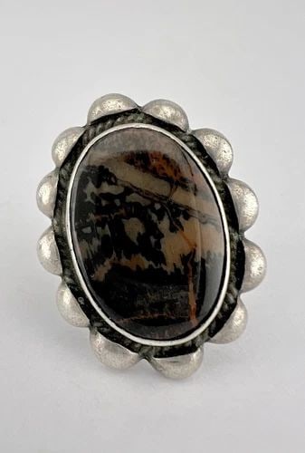 OLD PAWN 30S 40S FRED HARVEY NAVAJO PETRIFIED WOOD AGATE STERLING SILVER RING: OLD PAWN 30S 40S FRED HARVEY NAVAJO PETRIFIED WOOD AGATE STERLING SILVER RING Old Pawn 30s 40s Fred Harvey Navajo Petrified Wood Agate Sterling Silver Ring Size: 5.25 - Can Be Re Sized Weight is 11.5 