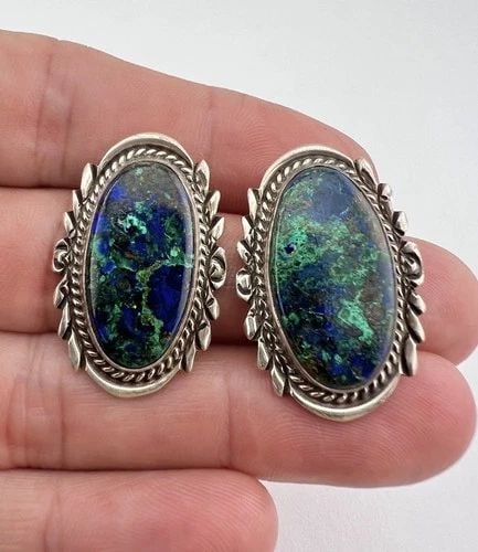 VTG BILLIE EAGLE NAVAJO STERLING SILVER NATURAL AZURITE LONG OVAL POST EARRINGS: VTG BILLIE EAGLE NAVAJO STERLING SILVER NATURAL AZURITE LONG OVAL POST EARRINGS Vtg Billie Eagle Navajo Sterling Silver Natural Azurite Long Oval Post Earrings Size: 1 1/4" Tall & 7/8" Wide Weight is 