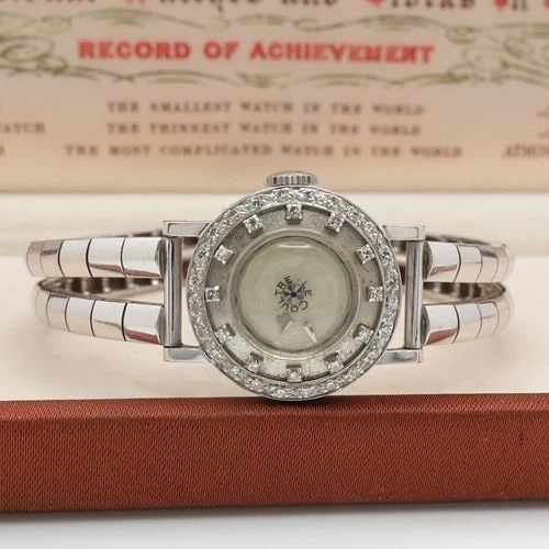 JAEGER-LECOULTRE 14K WHITE GOLD DIAMOND BEZEL MANUAL WATCH 19MM BOX: JAEGER-LECOULTRE 14K WHITE GOLD DIAMOND BEZEL MANUAL WATCH 19MM BOX Vintage Jaeger-LeCoultre 14K White Gold Diamond Bezel Miniature Manual Watch Case Size - 19mm Glass Size - 11mm Depth - 7.5mm Thick 