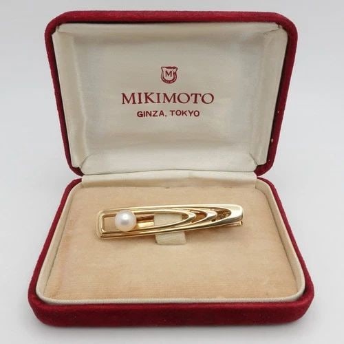 MIKIMOTO 14K YELLOW GOLD 7MM PEARL MEN'S TIE CLIP 2" BOX: MIKIMOTO 14K YELLOW GOLD 7MM PEARL MEN'S TIE CLIP 2" BOX Mikimoto 14K Yellow Gold Pearl Tie Clip Length - 2" Width - 10mm (.39") Pearl Size - 7mm Total Weight - 9.4 Grams Hallmark - *M logo* K14 Origi