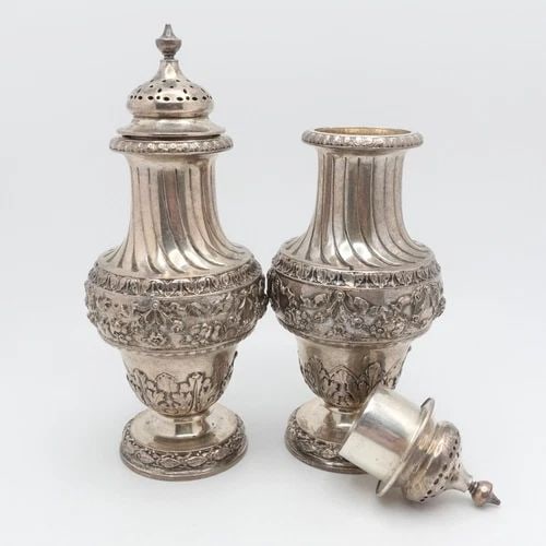 MNL BIRMINGHAM STERLING SILVER REPOUSSE FLOWER SALT PEPPER MUFFINEER SHAKER SET (1 of 2)