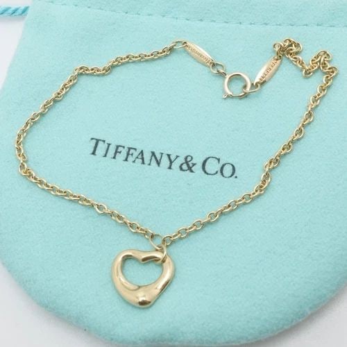 TIFFANY & CO. ELSA PERETTI 18K YELLOW GOLD OPEN HEART CHAIN BRACELET 8" LONG: Tiffany & Co. Elsa Peretti 18K Yellow Gold Open Heart Charm Dangle Chain Bracelet Length - 8" Long Fits up to Wrist Relax 7.5" - 7.75 Snug Fit Chain Width - 2mm Thick Charm Width - 11mm Est. Retail Pr