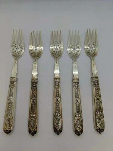 PIAULT FRENCH SILVER 950/1000 L&CIE HALLMARKED - FISH FORKS - SET OF 5: PIAULT FRENCH SILVER 950/1000 L&CIE HALLMARKED - FISH FORKS - SET OF 5 Piault French Silver 950/1000 Hallmarked - L&Cie Set of 5 Fish Forks Length - 7 5/8" Long Weight - 2.00 Ozt ( Each ) Total Weight