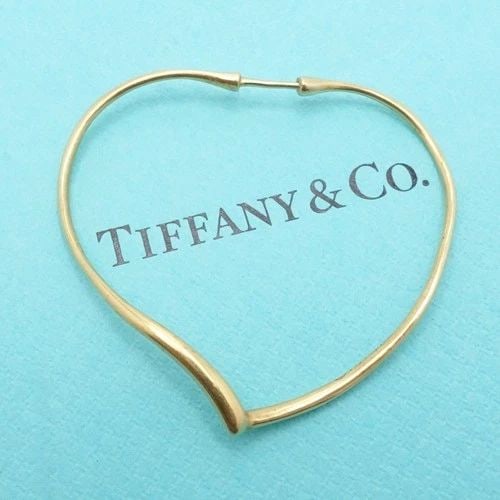 TIFFANY & CO. 18K YELLOW GOLD PERETTI HEART SHAPED HOOP SINGLE EARRING: TIFFANY & CO. 18K YELLOW GOLD PERETTI HEART SHAPED HOOP SINGLE EARRING Tiffany & Co. 18K Yellow Gold Elsa Peretti Heart Shaped Single Hoop Earring ONLY - Sold As Is Length - 1.5" Width - 1.75" Depth -