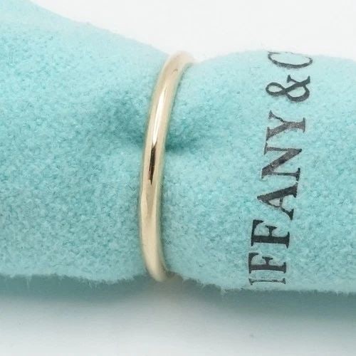 TIFFANY & CO. 18K YELLOW GOLD WEDDING THIN BAND RING SIZE 5.5: TIFFANY & CO. 18K YELLOW GOLD WEDDING THIN BAND RING SIZE 5.5 Tiffany & Co. 18K Yellow Gold Wedding Band Size - 5.5 Band Width - 1.7mm est Total Weight - 1.9 Grams Hallmark -18K TIFFANY & Co. Excellen