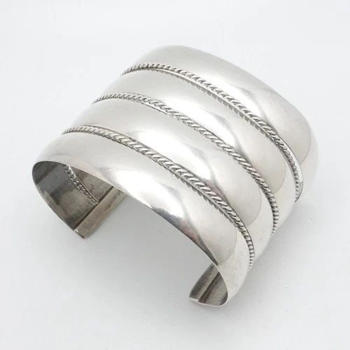 SIGNED GAHE STERLING SILVER TWIST ROPE HEAVY WIDE CUFF BRACELET 6.6" WRIST: SIGNED GAHE STERLING SILVER TWIST ROPE HEAVY WIDE CUFF BRACELET 6.6" WRIST Signed Gahe Sterling Silver Twist Rope Heavy Wide Cuff Bracelet Fits up to 6.6" Wrist Cuff Width - 1.85" Diameter - 2.4" (60m