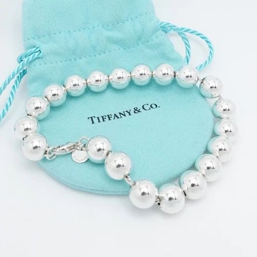 TIFFANY & CO. HARDWEAR STERLING SILVER BALL BRACELET - SIZE 8.75" LONG POUCH #Q3: Tiffany & Co. Sterling Silver HardWear Ball Bracelet Size - 8.75" Long Wrist Size - Relax 7.25" - 7.5" Snug Fit Chain Width - 10mm Est. Retail Price - $675 USD Total Weight - 21.2 Grams Very Great & P