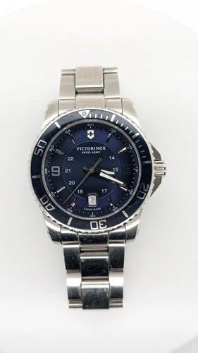VICTORINOX SWISS ARMY STAINLESS STEEL QUARTZ WATCH - 43MM (1 of 2)