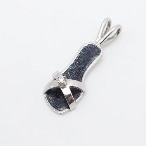 HIDALGO 18K WHITE GOLD FLIP FLOP SANDAL ENAMEL DIAMOND SMALL CHARM PENDANT (1 of 2)