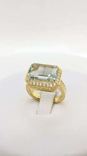 JUDITH RIPKA STERLING SILVER YELLOW GOLD TONE GREEN CZ RING - SIZE 7: JUDITH RIPKA STERLING SILVER YELLOW GOLD TONE GREEN CZ RING - SIZE 7 POUCH Judith Ripka Sterling Silver Yellow Cubic Zirconia Ring Ring Size - 7 Total Weight - 7.1 Grams Excellent Condition & Very Wel
