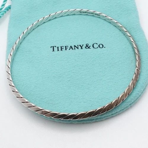 TIFFANY & CO. STERLING SILVER 4MM TWIST ROPE BANGLE BRACELET - 7.5" WRIST #Q1: TIFFANY & CO. STERLING SILVER 4MM TWIST ROPE BANGLE BRACELET - 7.5" WRIST #Q1 Tiffany & Co. Sterling Silver Twist Rope Knife Edge Bangle Bracelet Fits up to 7.5" Wrist Width - 4mm Total Weight - 13 Gr