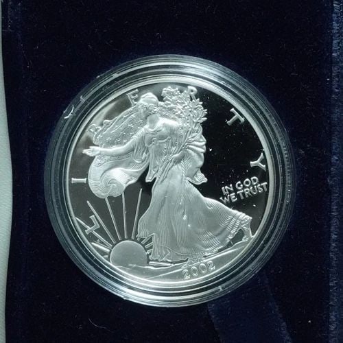 2002 W U.S MINT AMERICAN EAGLE SILVER PROOF DOLLAR COIN - COA & BOX: 2002 W U.S MINT AMERICAN EAGLE SILVER PROOF DOLLAR COIN - COA & BOX 2002 W U.S Mint American Eagle Silver Proof Dollar Coin Composition - 99.9% Silver Total Weight - 1 Troy Oz. (31.103g) Diameter - 1.