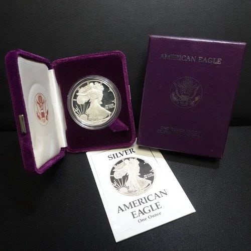 1988 S U.S MINT AMERICAN EAGLE 1 OZ SILVER PROOF DOLLAR COA & BOX #Q2: 1988 S U.S MINT AMERICAN EAGLE 1 OZ SILVER PROOF DOLLAR COA & BOX #Q2 1988 S U.S Mint American Eagle 1 Troy Oz. Silver Proof Dollar #Q2 COA & Box With Purple Velvet Case Included