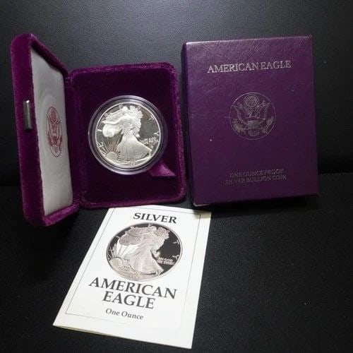 1991 S U.S MINT AMERICAN EAGLE 1 OZ SILVER PROOF DOLLAR COA & BOX: 1991 S U.S MINT AMERICAN EAGLE 1 OZ SILVER PROOF DOLLAR COA & BOX 1991 S U.S Mint American Eagle 1 Troy Oz. Silver Proof Dollar COA & Box With Purple Velvet Case Included *Signs of heavy wears/tears o