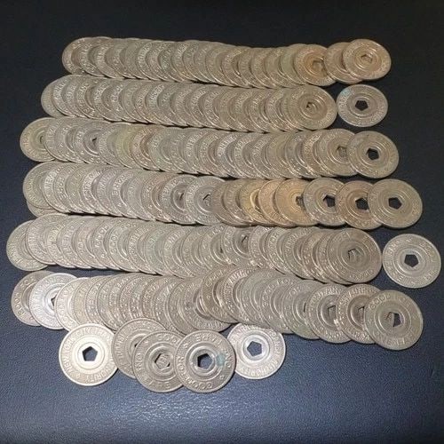 NEW YORK CITY TRANSIT SUBWAY MAGNETIC PENTAGON CUTOUT 25 TOKEN (1 of 2)