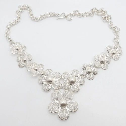 RIDER SILVER 950 FILIGREE FLOWER ROLO CHAIN LINK NECKLACE 18": RIDER SILVER 950 FILIGREE FLOWER ROLO CHAIN LINK NECKLACE 18" Rider Silver 950 Filigree Flower Rolo Chain Link Hook Necklace Length - 18" Long Chain Width - 6mm Main Flower Width - 25mm Total Weight -