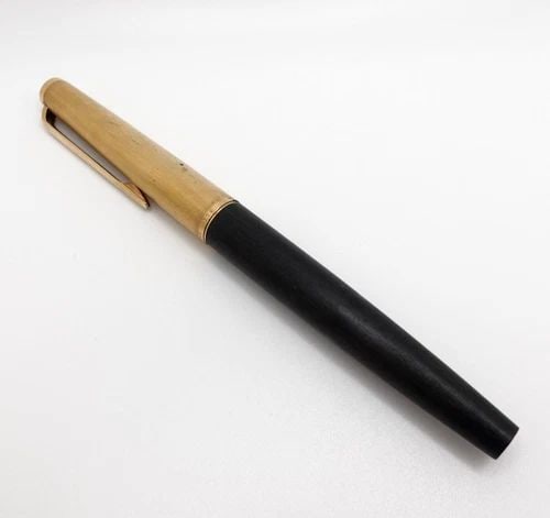 MONTBLANC 224 GOLD TRIM FOUNTAIN PEN WITH 14K YELLOW GOLD NIP (1 of 2)