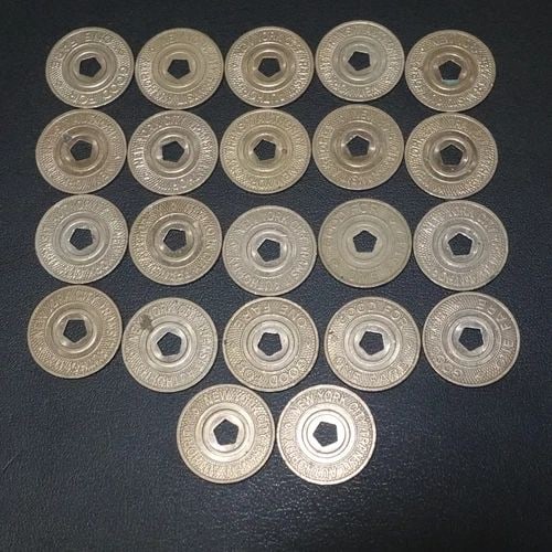 NEW YORK CITY TRANSIT SUBWAY MAGNETIC PENTAGON CUTOUT 22 TOKEN (1 of 2)