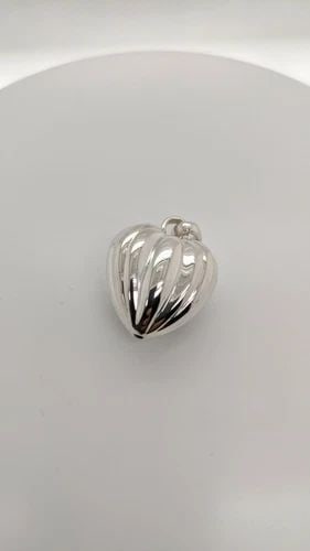 BURBERRY STERLING SILVER RIBBED PUFFY HEART PENDANT - PENDANT ONLY: BURBERRY STERLING SILVER RIBBED PUFFY HEART PENDANT - PENDANT ONLY Burberry's Italy Sterling Silver Ribbed Puffy Heart Pendant Pendant ONLY Total Weight - 20.1 Grams Dimensions - 1.35" X 1.00" Profess