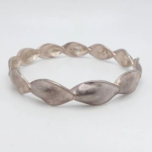 STERLING SILVER LEAF MOTIF BANGLE BRACELET SIZE 8.5" WRIST (1 of 2)