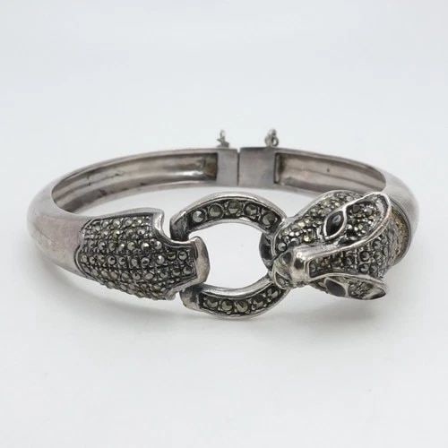STERLING SILVER MARCASITE ONYX ANIMAL PANTHER HEAD BANGLE BRACELET 7" WRIST: STERLING SILVER MARCASITE ONYX ANIMAL PANTHER HEAD BANGLE BRACELET 7" WRIST Sterling Silver Pave Marcasite & Black Onyx Animal Panther Head Bangle Bracelet with Safety Chain Fits up to 7" Wrist Bangle