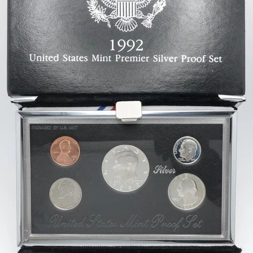 1992 S U.S MINT PREMIER SILVER PROOF SET - COA & BOX #Q2: 1992 S U.S MINT PREMIER SILVER PROOF SET - COA & BOX #Q2 1992 S U.S Mint Premier Silver Proof Set #Q2 Mintage Limit - 308,055 The following each 5 coin includes: [1] Kennedy Half 90% Silver Dollar (12