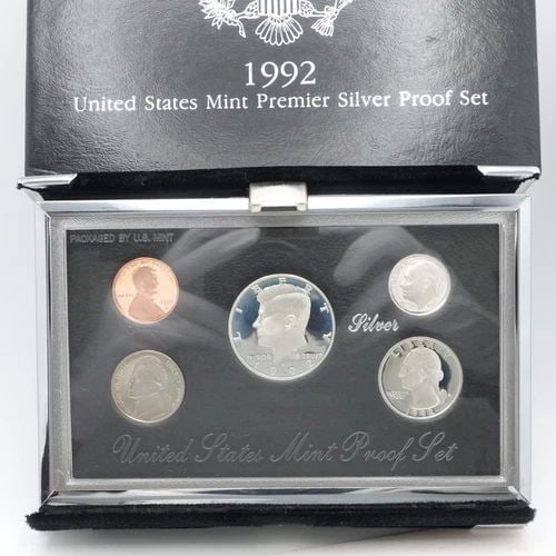 1992 S U.S MINT PREMIER SILVER PROOF SET - COA & BOX #Q1: 1992 S U.S MINT PREMIER SILVER PROOF SET - COA & BOX #Q1 1992 S U.S Mint Premier Silver Proof Set #Q1 Mintage Limit - 308,055 The following each 5 coin includes: [1] Kennedy Half 90% Silver Dollar (12